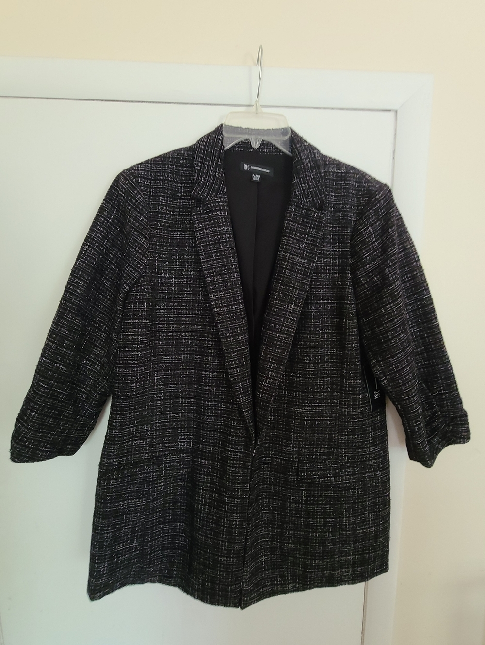 Women's Blazer, NWT, black and white size XL. 3/4 sleeves Brand INC